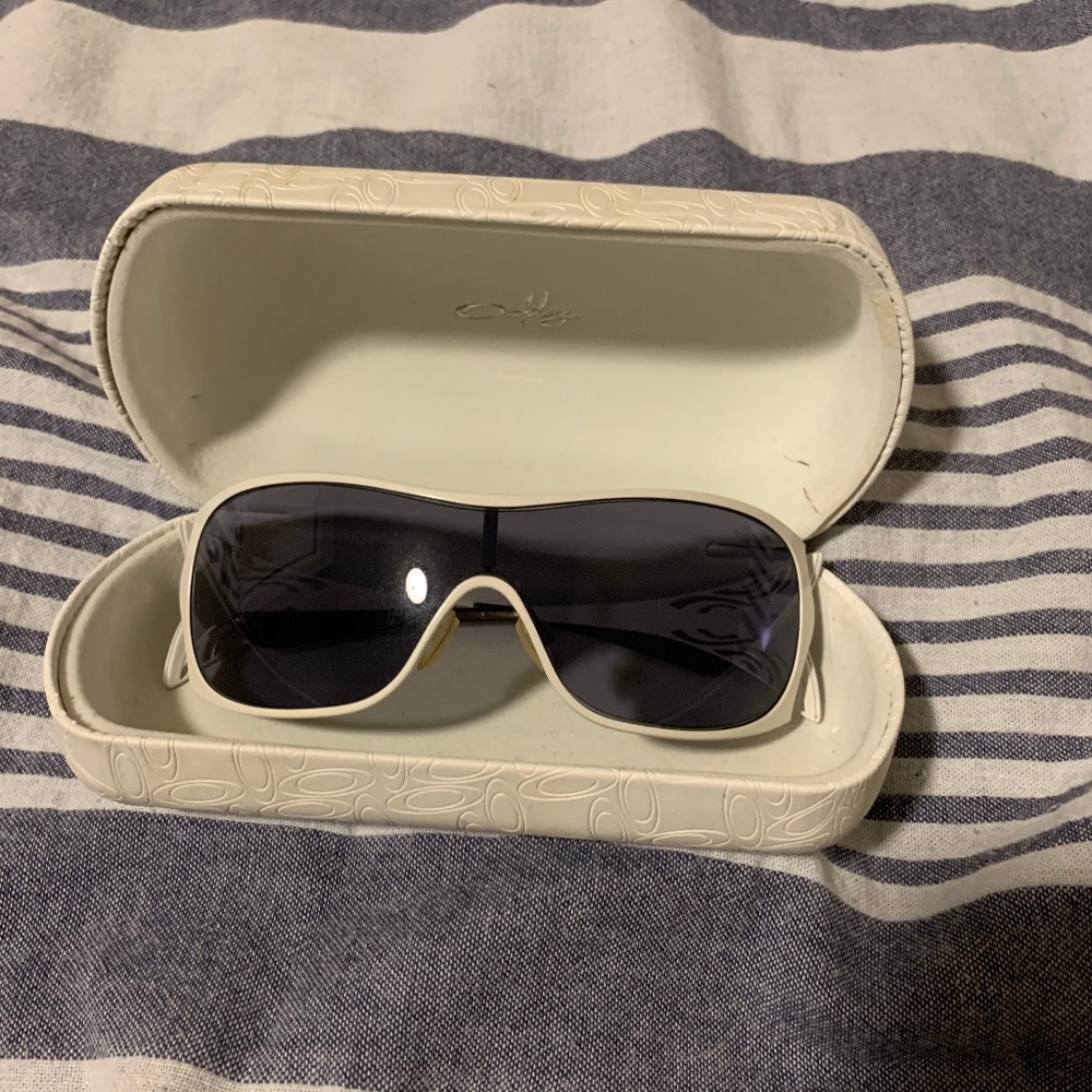 White Oakley Liv with Chrome Sides and Hard Case!